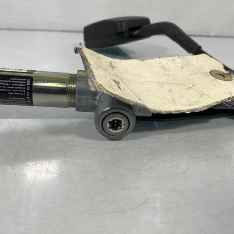 Pretensionneur de ceinture avant droit FORD FIESTA 4 Photo n°3