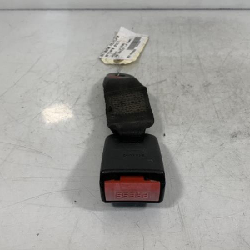 Attache ceinture arriere droit PEUGEOT 206 Photo n°1