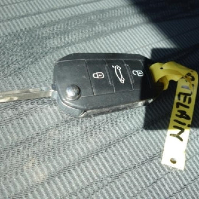 Attache ceinture avant droit PEUGEOT 508 1 SW Photo n°16