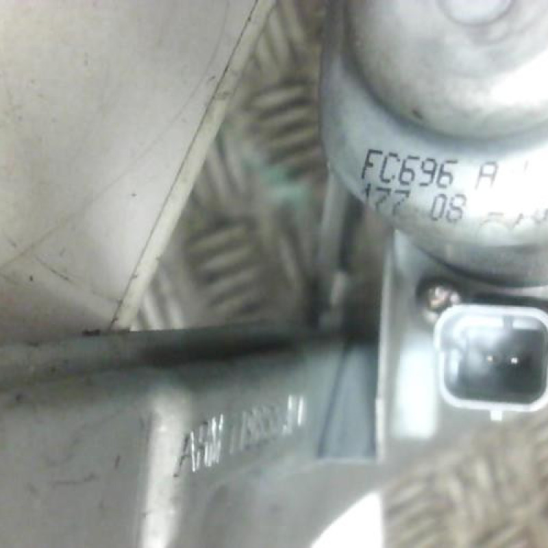 Leve vitre electrique avant droit PEUGEOT 207 Photo n°2
