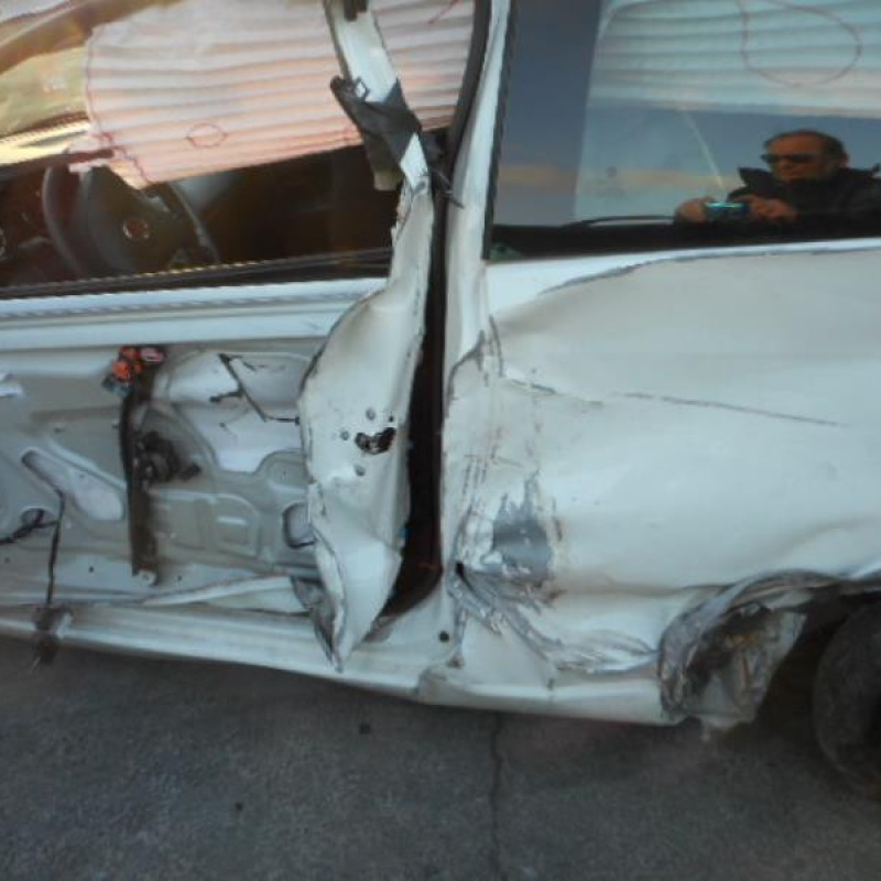 Pretensionneur de ceinture avant droit FIAT PUNTO 3 Photo n°8