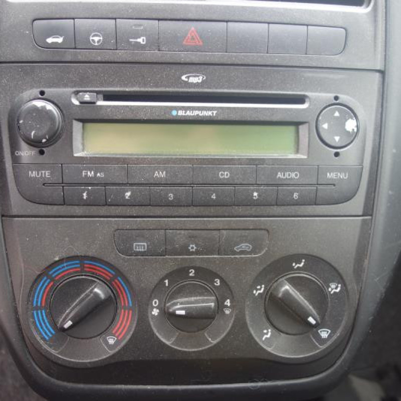 Pretensionneur de ceinture avant droit FIAT GRANDE PUNTO Photo n°9