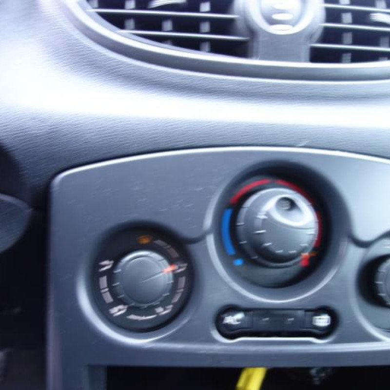 Leve vitre electrique avant gauche RENAULT CLIO 3 Photo n°9