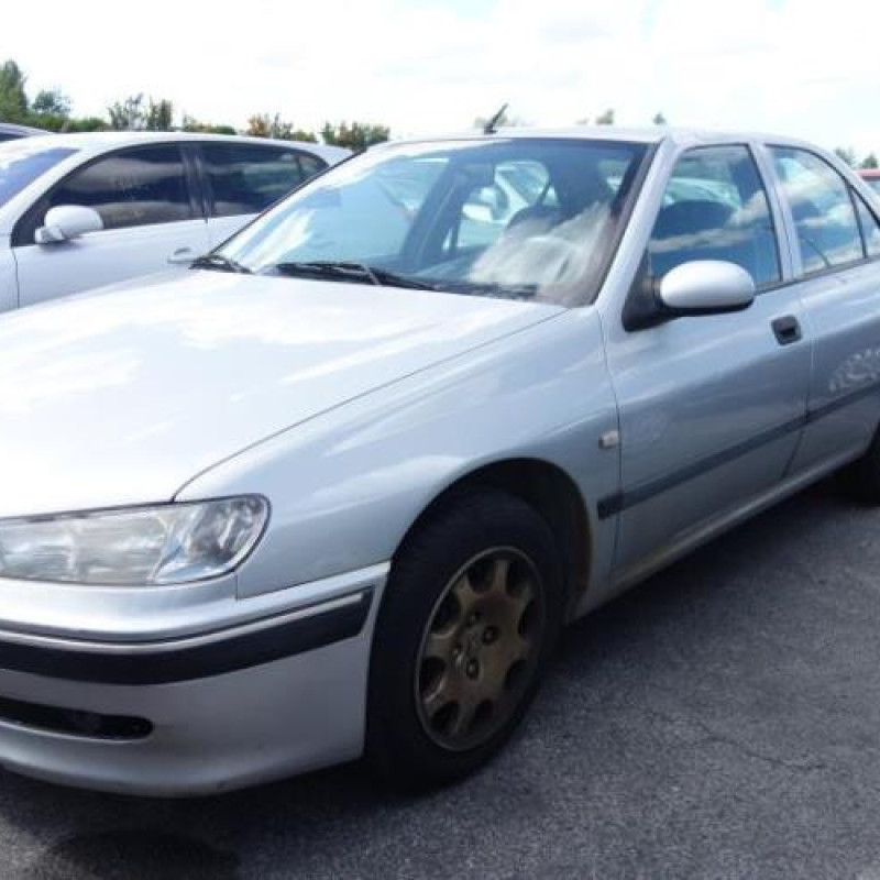 Attache ceinture arriere gauche PEUGEOT 406 Photo n°4
