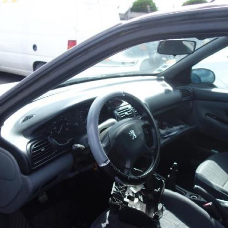 Attache ceinture arriere gauche PEUGEOT 406 Photo n°16