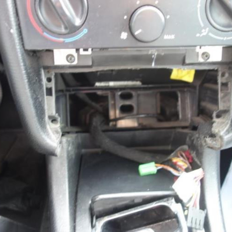 Pretensionneur de ceinture avant droit PEUGEOT 406 Photo n°19