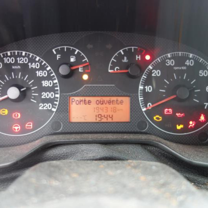 Porte avant droit FIAT GRANDE PUNTO Photo n°10