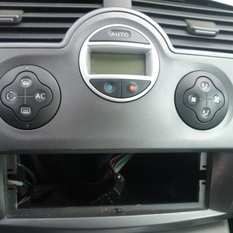 Trappe d'essence RENAULT SCENIC 2 Photo n°9