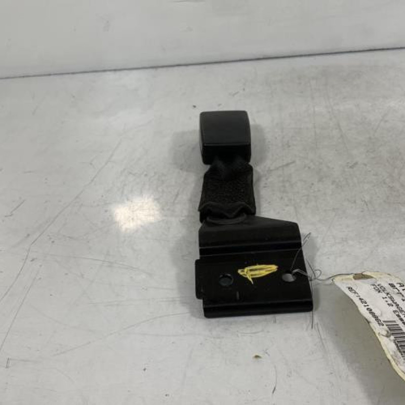 Attache ceinture arriere gauche VOLKSWAGEN FOX Photo n°3