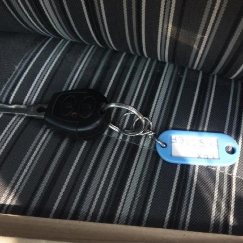 Attache ceinture avant droit VOLKSWAGEN FOX Photo n°16