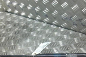 Verin de coffre VOLKSWAGEN FOX Photo n°1