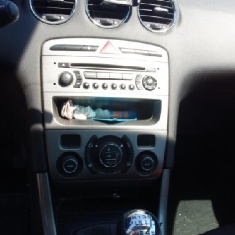 Trappe d'essence PEUGEOT 308 1 SW Photo n°14