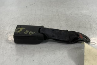 Attache ceinture arriere droit NISSAN QASHQAI 1