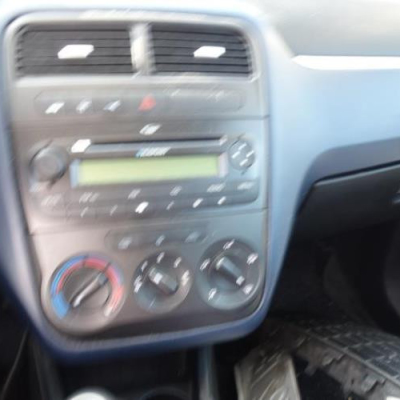Pretensionneur de ceinture avant droit FIAT GRANDE PUNTO Photo n°12