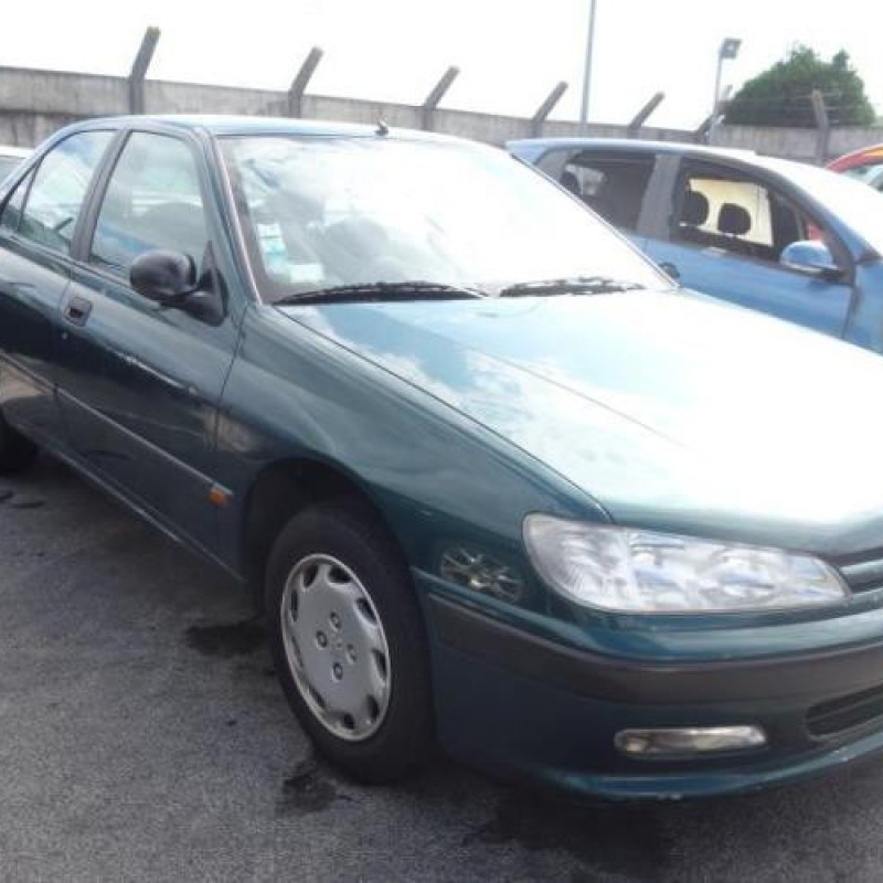 Attache ceinture arriere droit PEUGEOT 406 Photo n°5