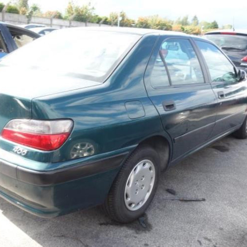 Attache ceinture arriere droit PEUGEOT 406 Photo n°6