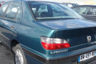 Attache ceinture arriere droit PEUGEOT 406