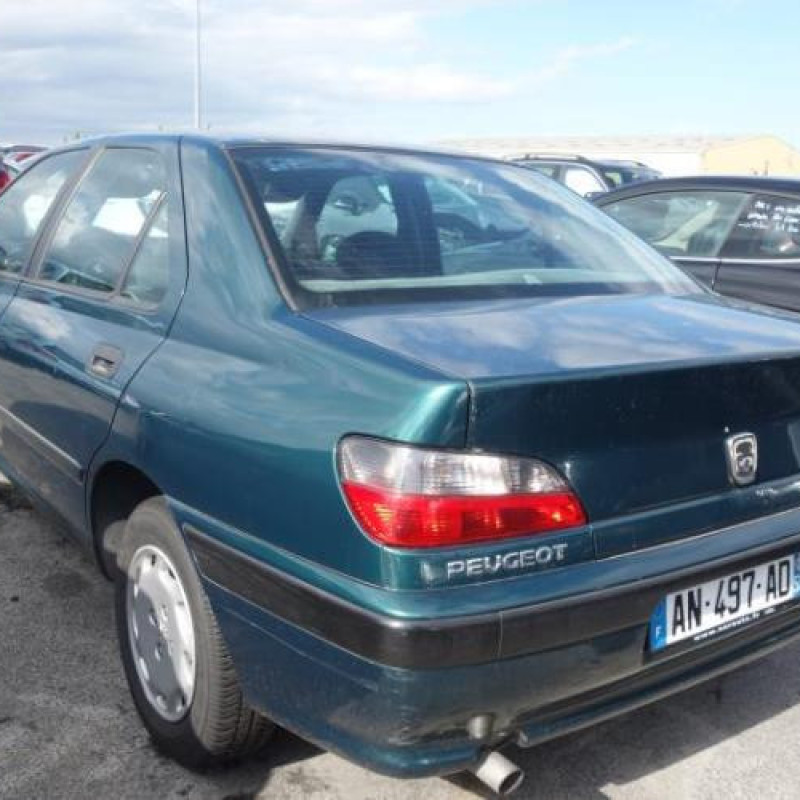 Attache ceinture arriere droit PEUGEOT 406 Photo n°7