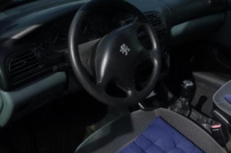 Attache ceinture arriere droit PEUGEOT 406