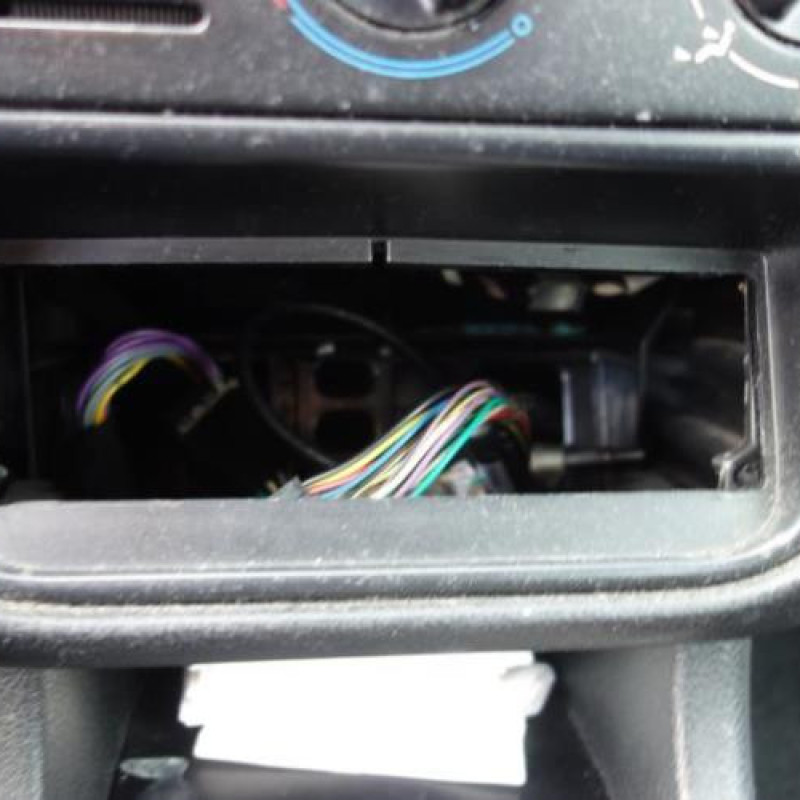 Attache ceinture arriere droit PEUGEOT 406 Photo n°9