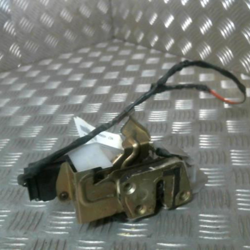 Serrure arriere gauche MAZDA 323 5 Photo n°1