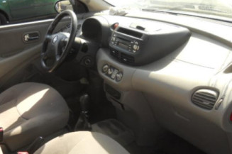 Attache ceinture avant droit NISSAN ALMERA TINO