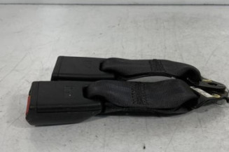 Attache ceinture arriere droit MAZDA 323 5
