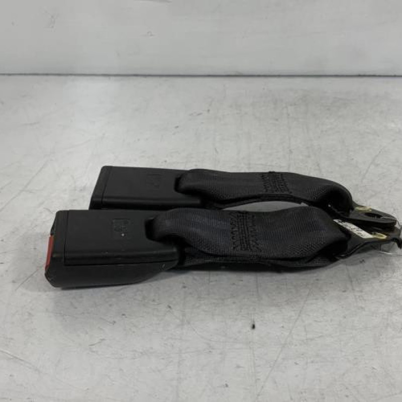 Attache ceinture arriere droit MAZDA 323 5 Photo n°2