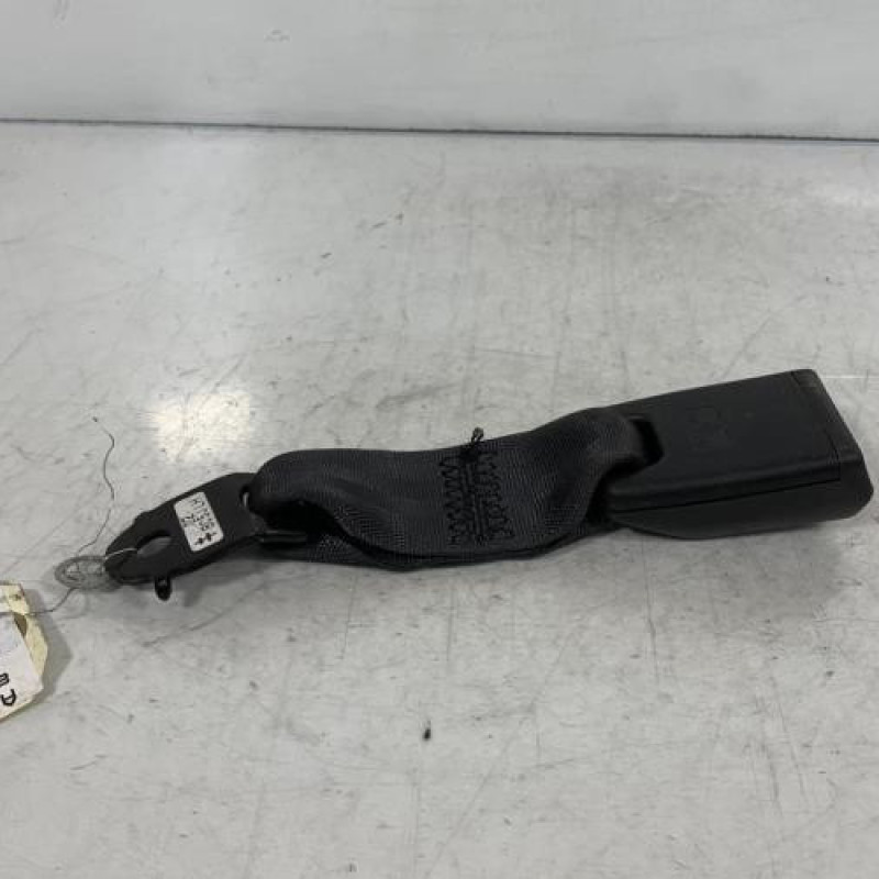 Attache ceinture arriere gauche MAZDA 323 5 Photo n°1