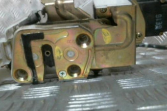 Serrure arriere droit MAZDA 323 5