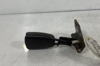 Attache ceinture arriere gauche MITSUBISHI CARISMA