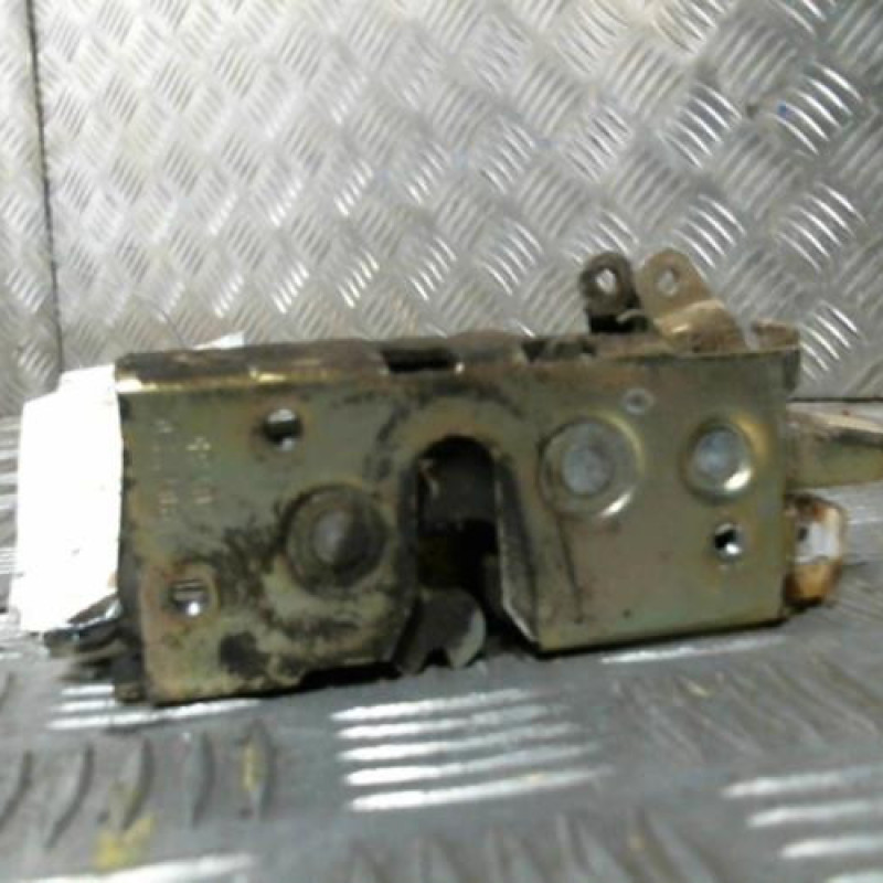 Serrure avant gauche MERCEDES VITO 638 Photo n°1