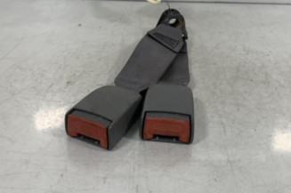 Attache ceinture arriere droit PEUGEOT 406 Photo n°1