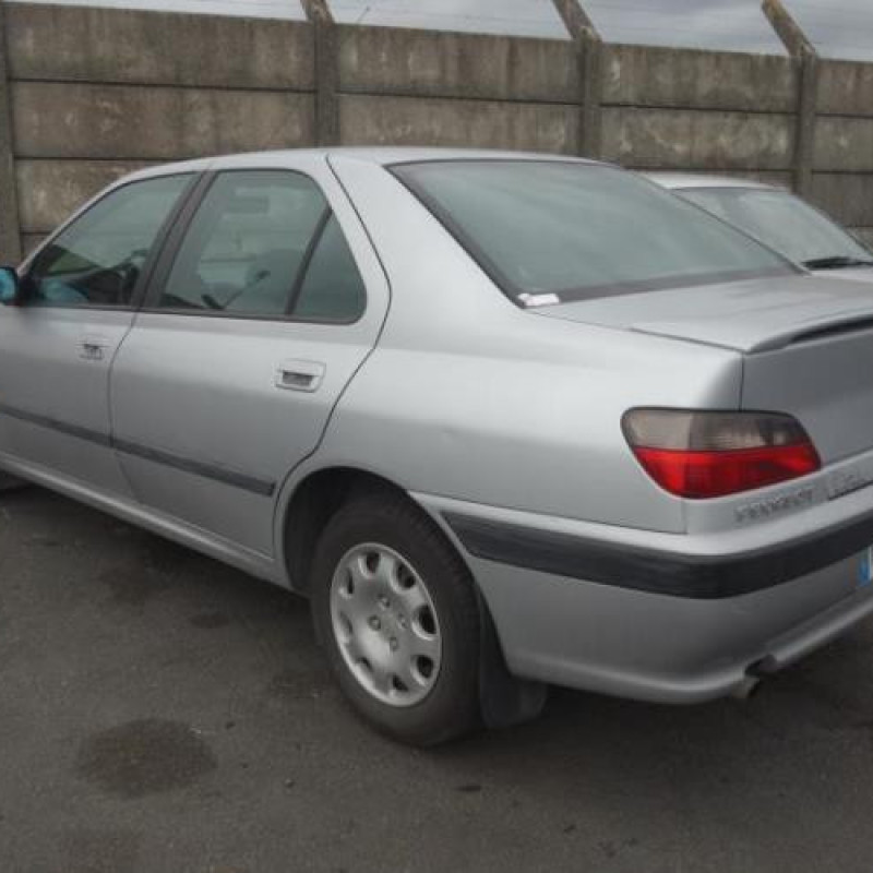 Attache ceinture arriere droit PEUGEOT 406 Photo n°7
