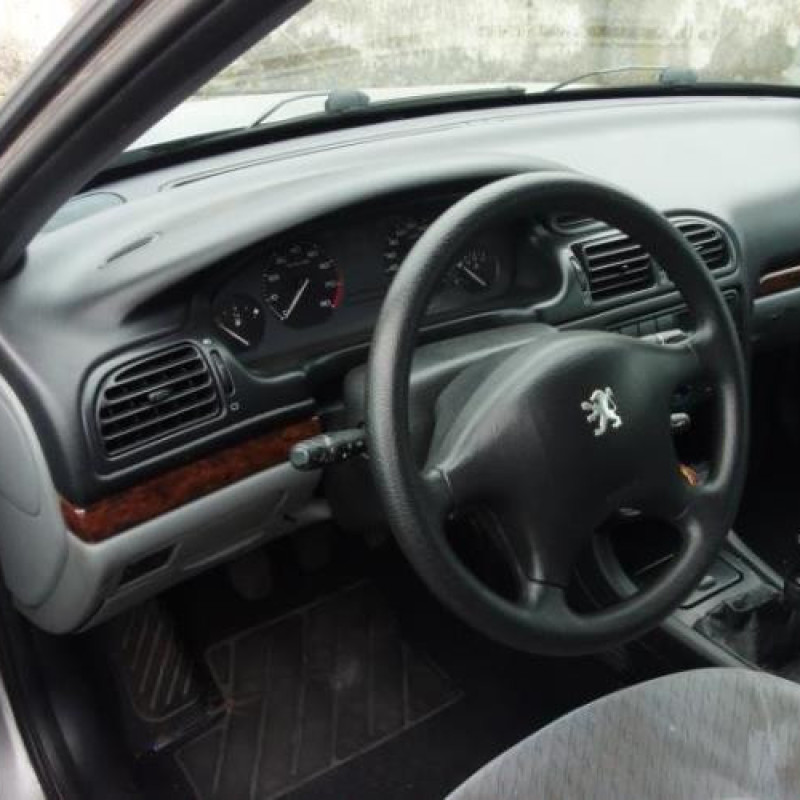 Pretensionneur de ceinture avant droit PEUGEOT 406 Photo n°8
