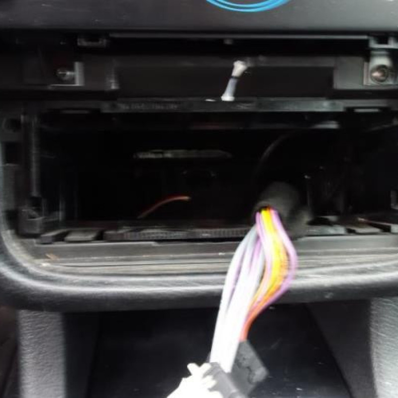 Pretensionneur de ceinture avant droit PEUGEOT 406 Photo n°9