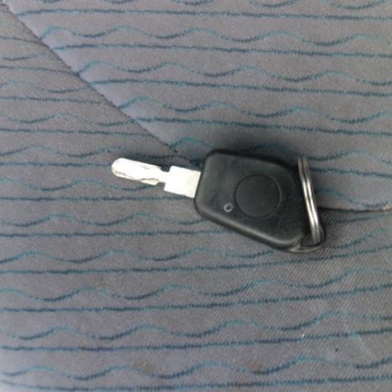 Pretensionneur de ceinture avant droit PEUGEOT 406 Photo n°12