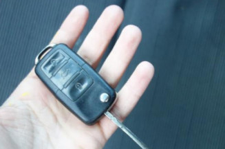 Pretensionneur de ceinture avant gauche VOLKSWAGEN GOLF 5