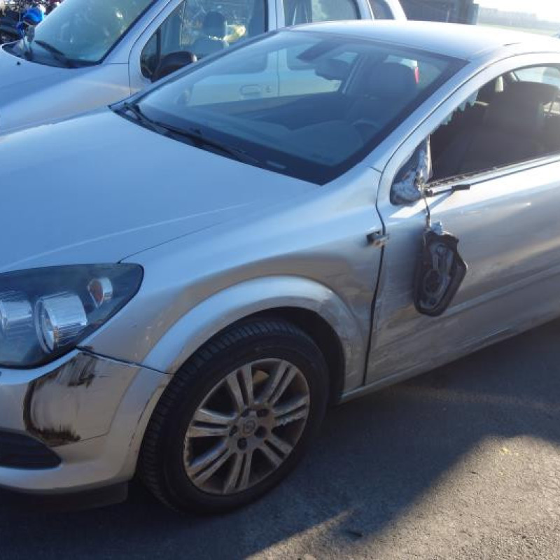 Ceinture arriere gauche OPEL ASTRA H Photo n°4
