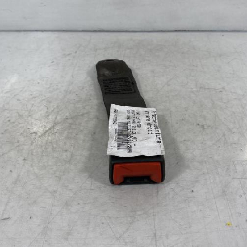 Attache ceinture arriere droit FIAT PUNTO 2 Photo n°1