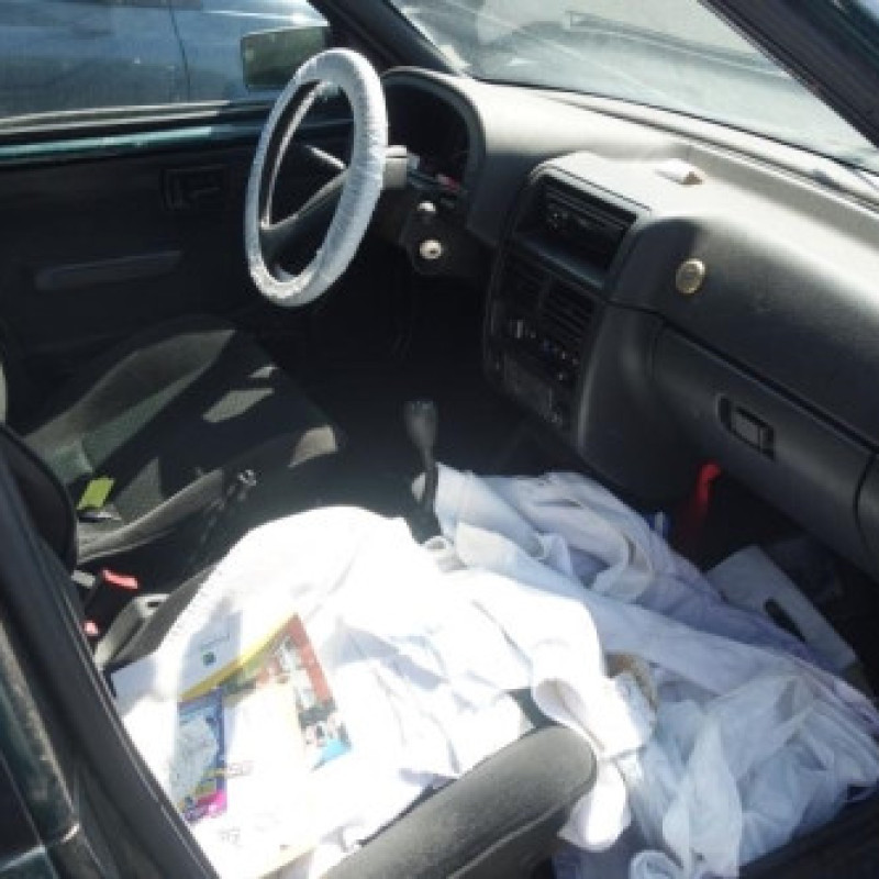 Attache ceinture arriere droit CITROEN AX Photo n°8