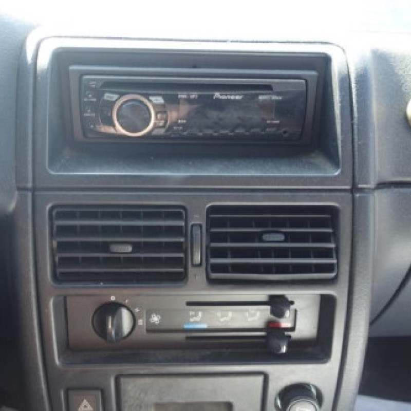 Attache ceinture arriere droit CITROEN AX Photo n°11