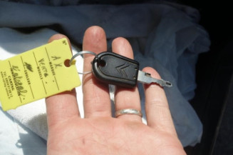 Attache ceinture arriere droit CITROEN AX