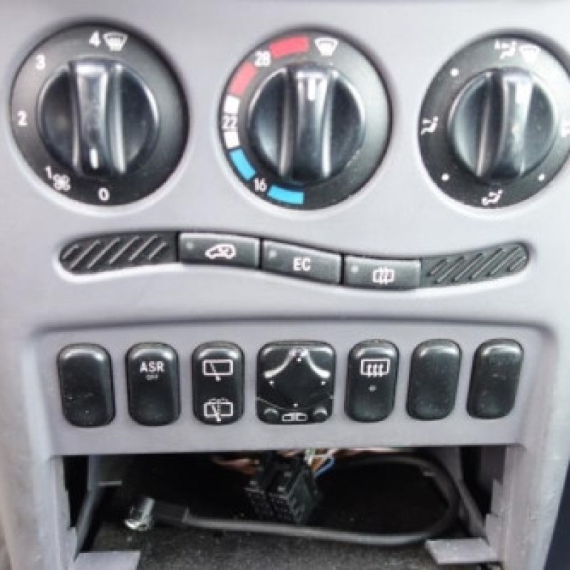 Pretensionneur de ceinture arriere gauche MERCEDES CLASSE A 168 Photo n°9
