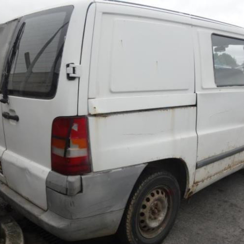 Vitre arriere droit MERCEDES VITO 638 Photo n°3