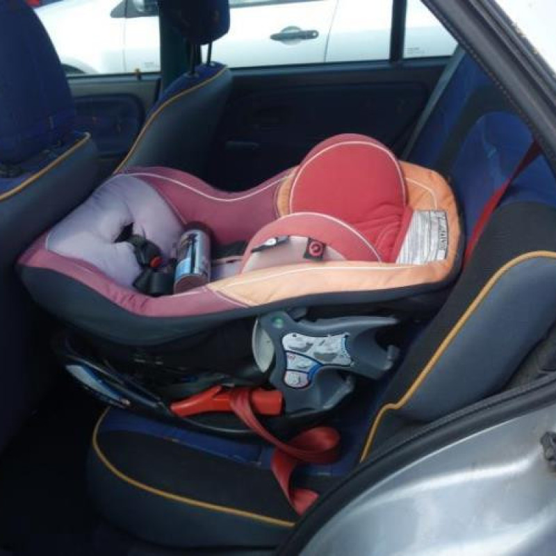 Ceinture arriere gauche CITROEN SAXO Photo n°9