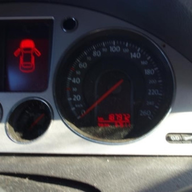 Attache ceinture arriere gauche VOLKSWAGEN PASSAT 5 Photo n°14