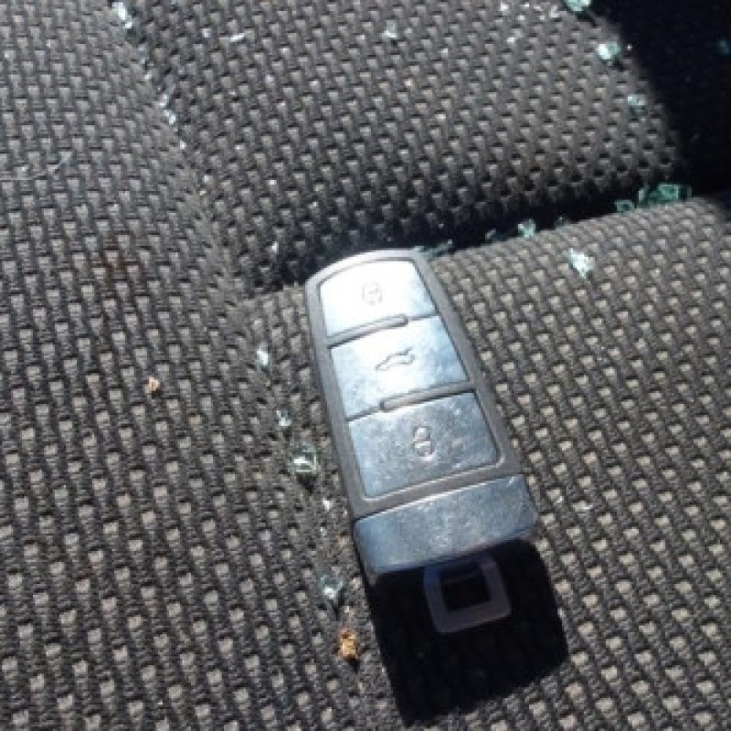 Attache ceinture arriere gauche VOLKSWAGEN PASSAT 5 Photo n°19