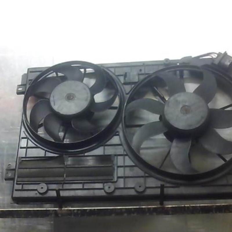 Moto ventilateur radiateur VOLKSWAGEN PASSAT 5 Photo n°3