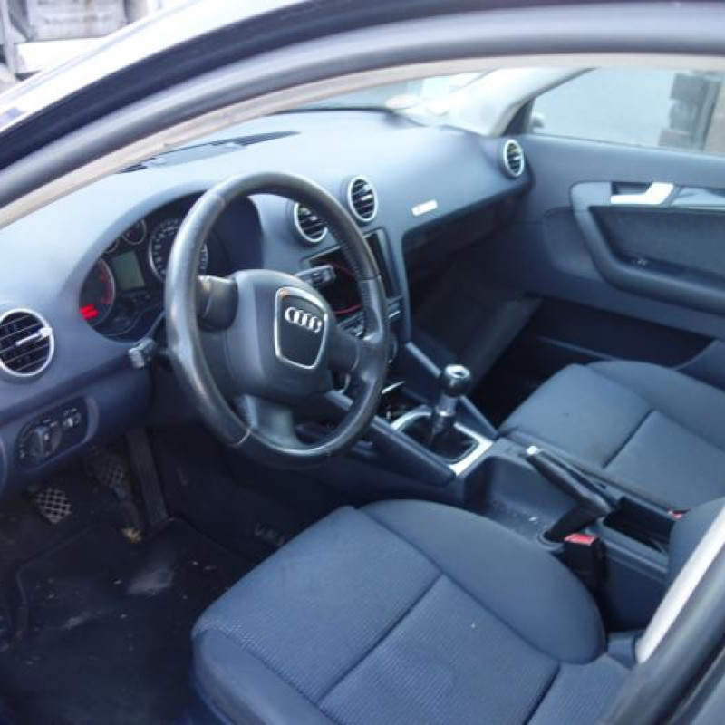 Attache ceinture avant droit AUDI A3 2 Photo n°8